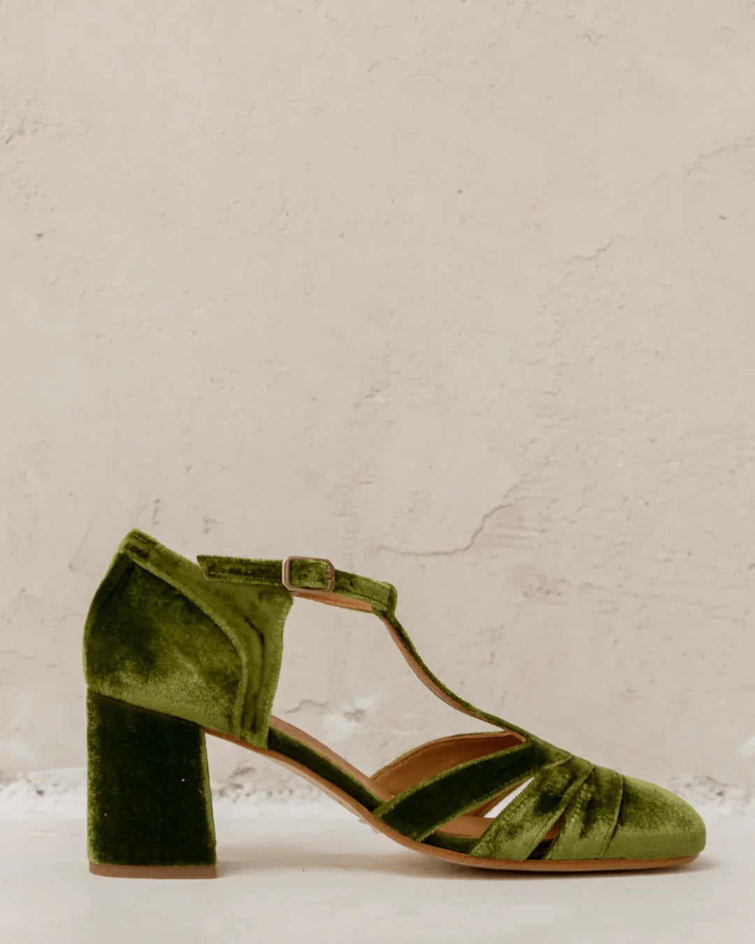 SCARPA CON CINTURINO A T E TACCO STABILE